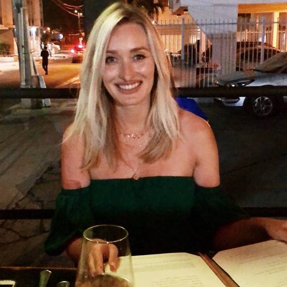 Profile Picture of Mary Kuffel (@marykuffel) on Poshmark