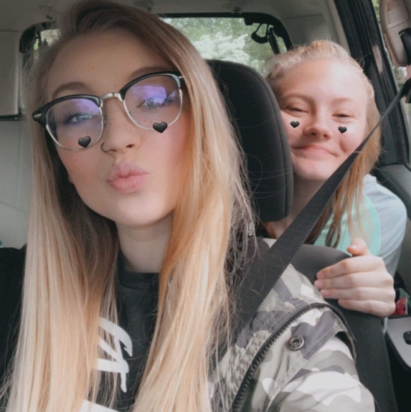 Profile Picture of Josieleetomlinson Josieleetomlinson (@josieleetomlins) on Poshmark