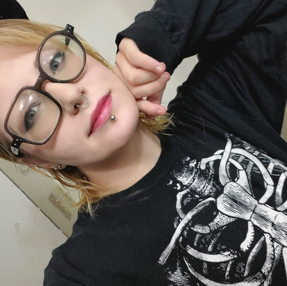 Profile Picture of Delancey Elliott (@delanceye) on Poshmark