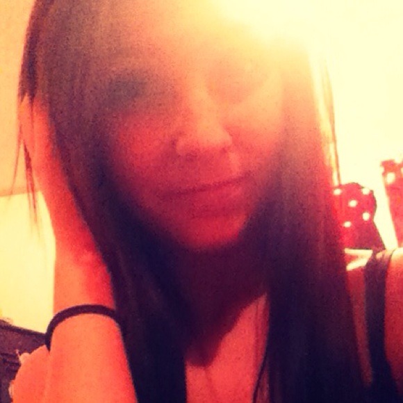 Profile Picture of Alexus Stover (@alexuscheyenne) on Poshmark