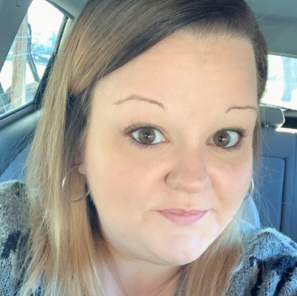 Profile Picture of Amanda Cope (@daisycrazy89) on Poshmark