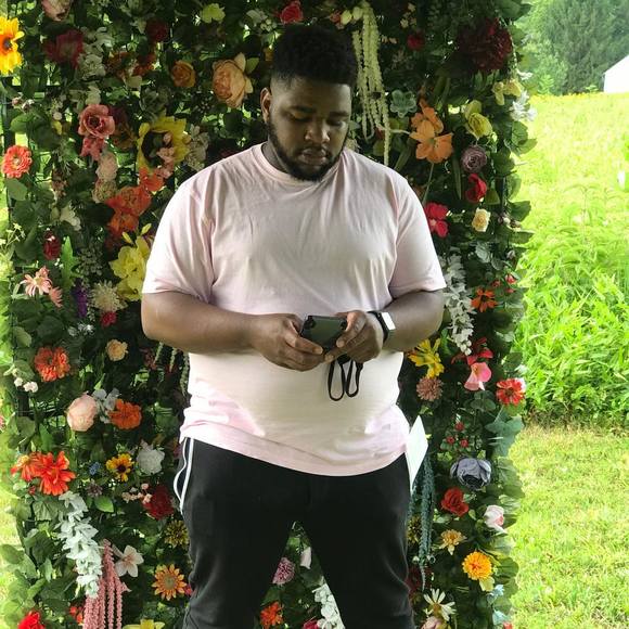 Profile Picture of Devonte Howard (@dhoward93) on Poshmark