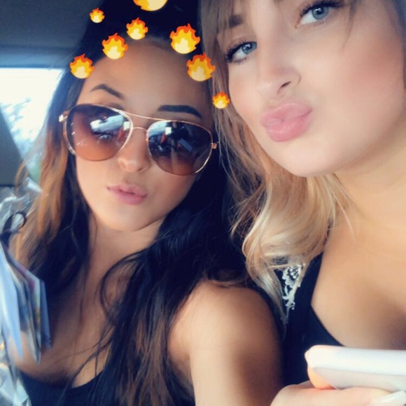 Profile Picture of Alyson Hazlewood (@alysonhazlewood) on Poshmark