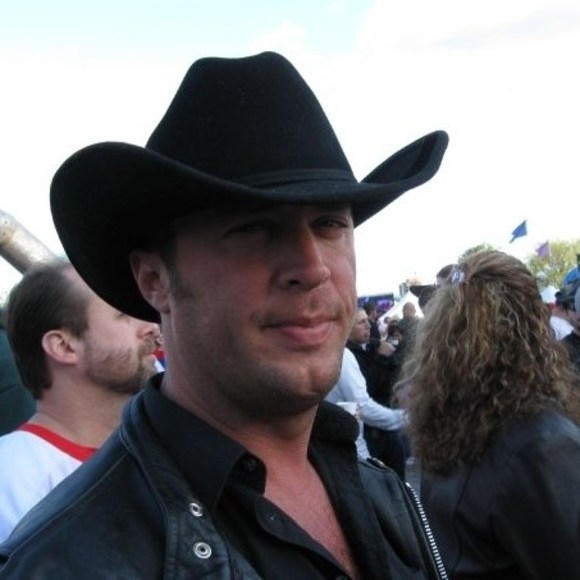 Profile Picture of Troy Lucassian (@tlucassian) on Poshmark