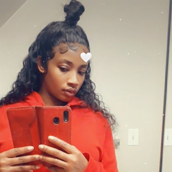 Profile Picture of Nia Robinson-moore (@onia40) on Poshmark