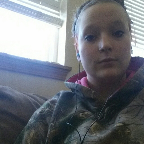 Profile Picture of Cheyenne Weaver (@cheyenne_84) on Poshmark