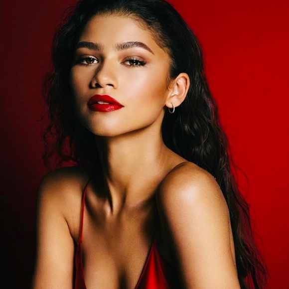 Profile Picture of Amber Conton (@aconton57) on Poshmark