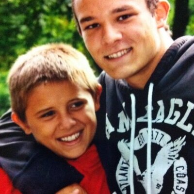 Profile Picture of Mark McKenney (@onyourmarkymark) on Twitter