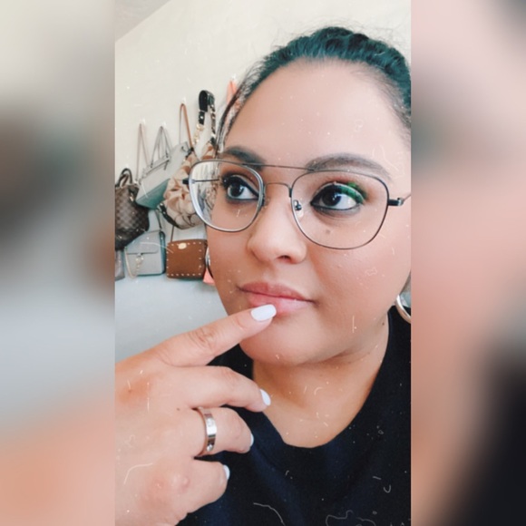 Profile Picture of Alejandra Delgado (@fadelgado1989) on Poshmark
