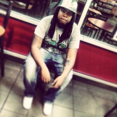 Profile Picture of Joseph Saylor (@HollaAtMe_77) on Twitter