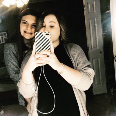 Profile Picture of Lara Shoemaker (@LaraShoemaker1) on Twitter