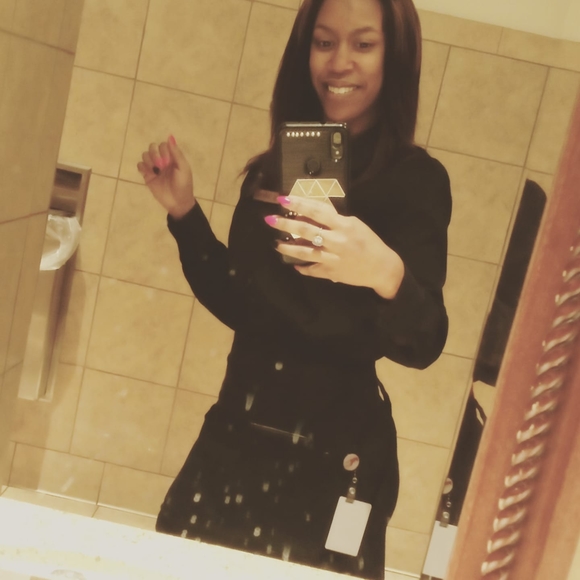 Profile Picture of Tina Stevenson (@tinastvnson) on Poshmark