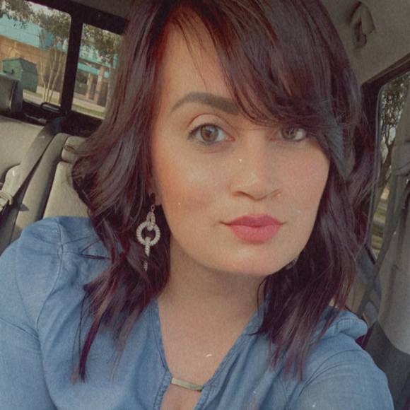 Profile Picture of Viviana Baldillez (@vbaldillez290) on Poshmark