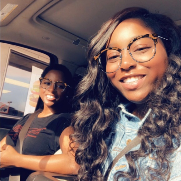 Profile Picture of Dorshavia Hampton (@dorshavia) on Poshmark