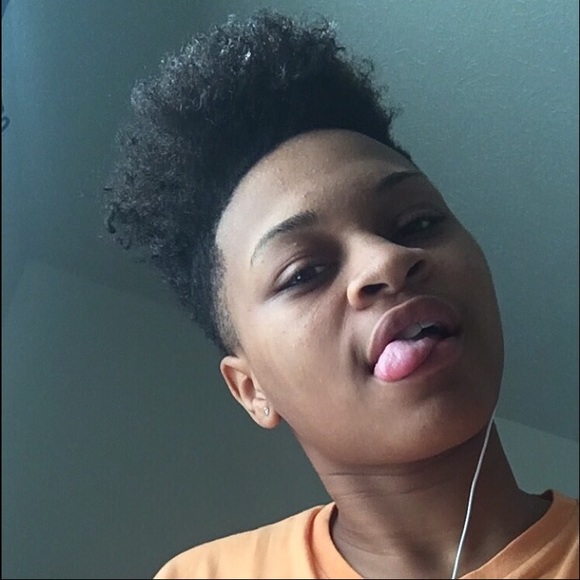 Profile Picture of Quanisha Briley (@quannie10) on Poshmark