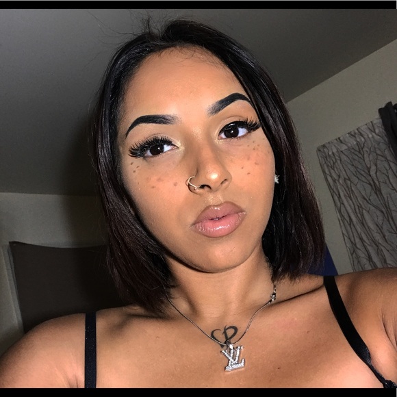 Profile Picture of Nichole Toribio (@nichole_toribio) on Poshmark