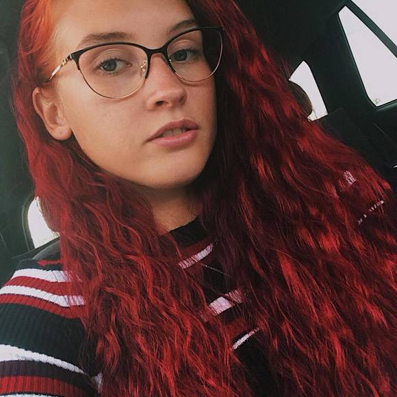 Profile Picture of Mia Pearson (@koolkatt9) on Poshmark