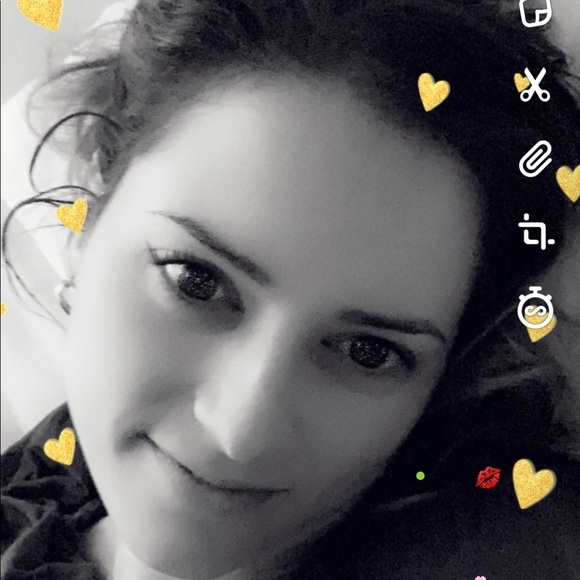 Profile Picture of Julia Rubio (@jrubio0417) on Poshmark