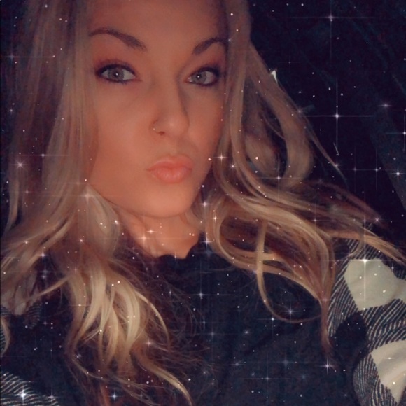 Profile Picture of Tonya Fears (@tonyafears) on Poshmark