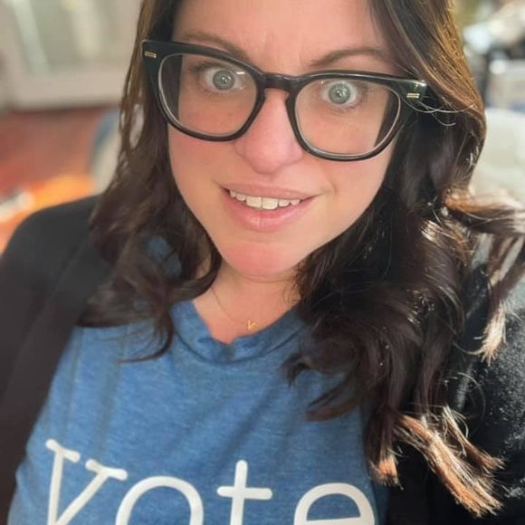 Laura Rothschild - Poshmark Profile Picture of Laura Rothschild (@lfrothschild) on Poshmark