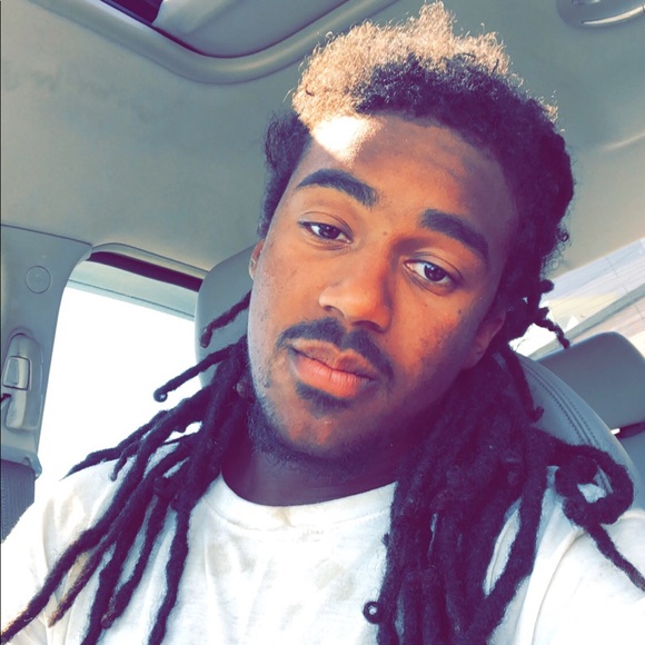 Profile Picture of Damal Woolfolk (@montazw) on Poshmark