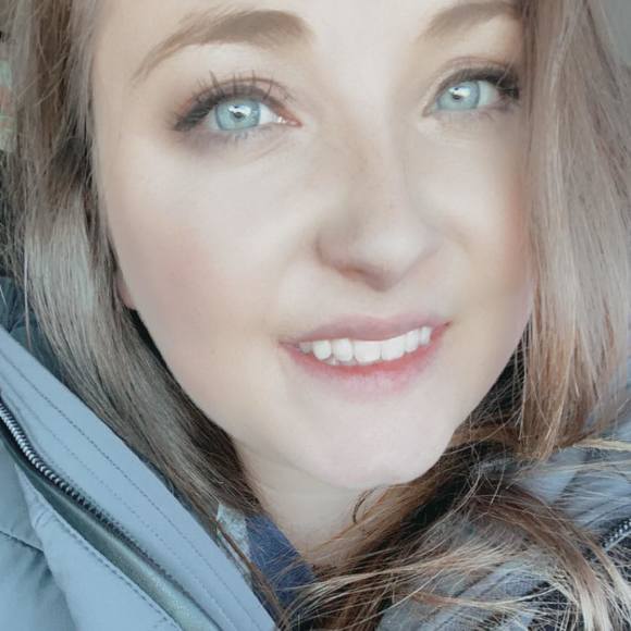 Profile Picture of Emily Hooker (@emily_hooker) on Poshmark