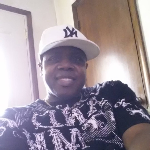 Profile Picture of Aaron Yancey (@aaronyancey) on Poshmark