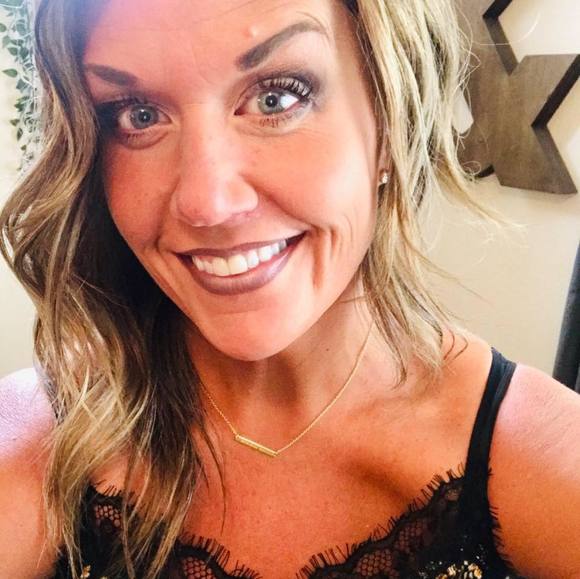 Profile Picture of Shauna 'schuldheiss' saichompoo (@ssaichompoo) on Poshmark