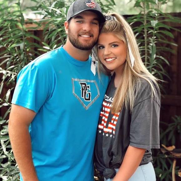 Profile Picture of Drew Hanson (@dhanson16) on Poshmark