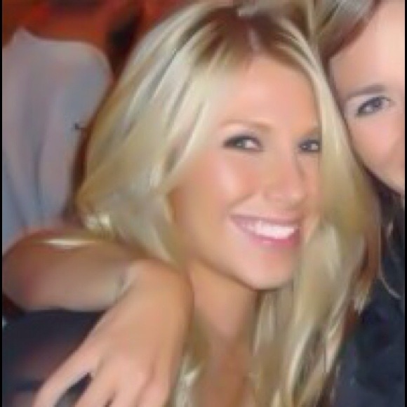 Profile Picture of Jessie Vruwink (@jessievruwink) on Poshmark