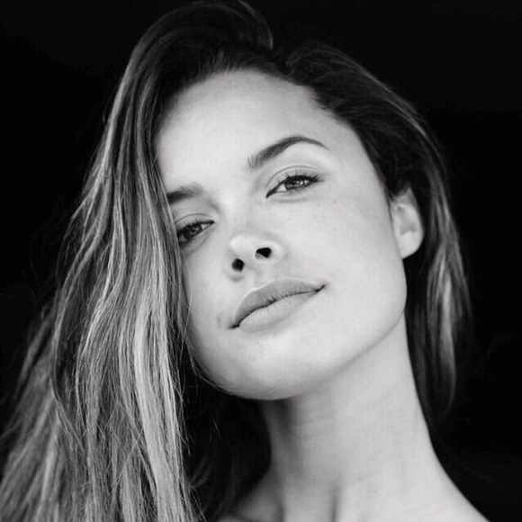 Profile Picture of Devon Powers (@devonpowers) on Poshmark