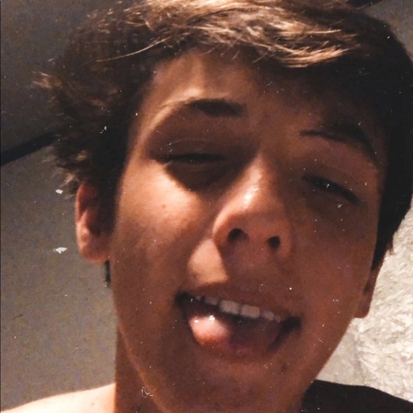 Profile Picture of Skiler Sears (@skiler_sears) on Poshmark