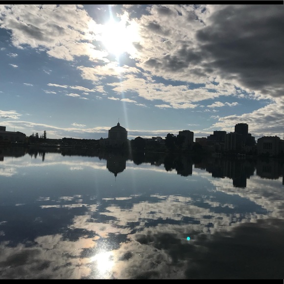 Profile Picture of Sunny Drath (@sunny2delight) on Poshmark