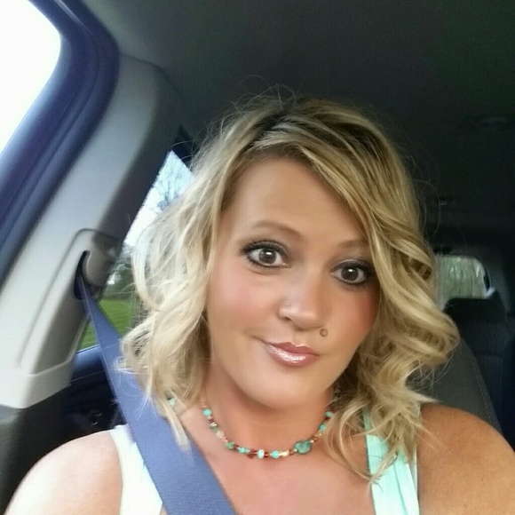 Profile Picture of Heather Bash (@heatherbash) on Poshmark
