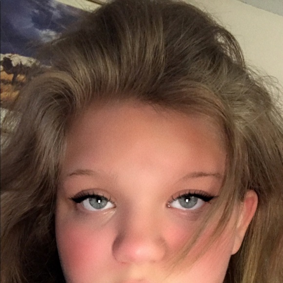 Profile Picture of Jolee Revels (@joleebelle2009) on Poshmark