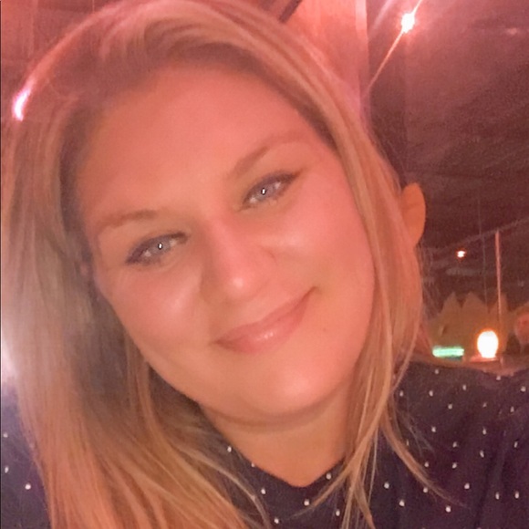 Profile Picture of Jenna Mullinax (@jmull33) on Poshmark
