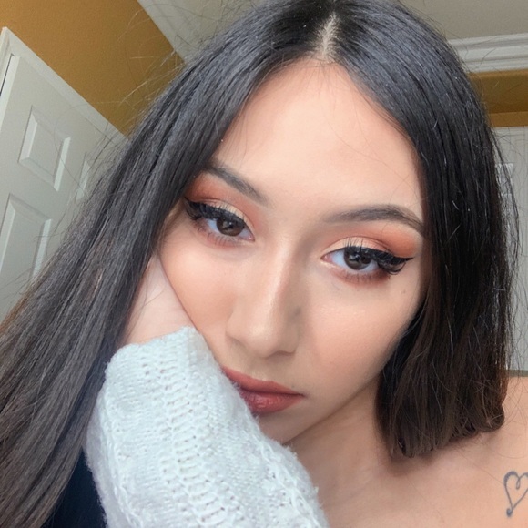 Profile Picture of Mariah Castro (@naniixoox) on Poshmark
