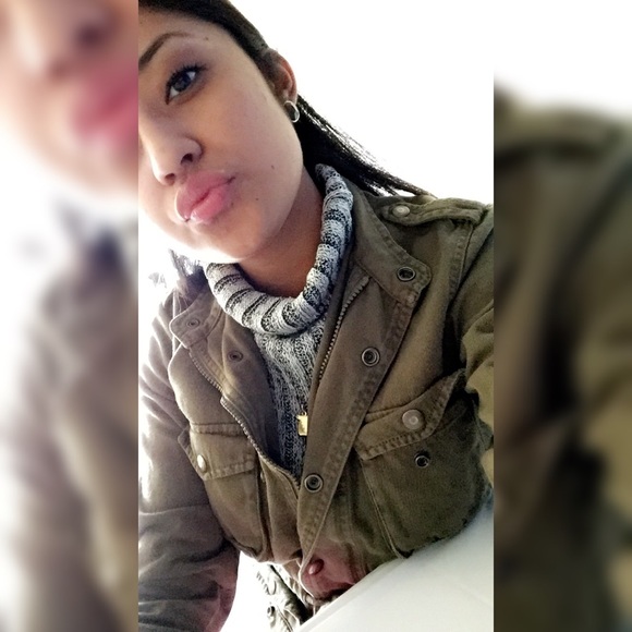 Profile Picture of Iris Cortez (@queeneyeriss) on Poshmark