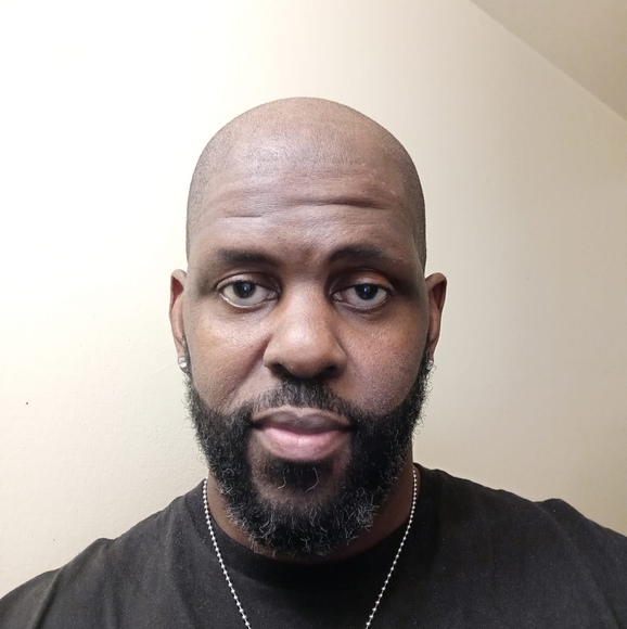 Profile Picture of Carlos Harris (@carlosharris56) on Poshmark