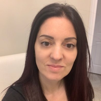 Profile Picture of Julie Carbone (@9Julia) on Twitter