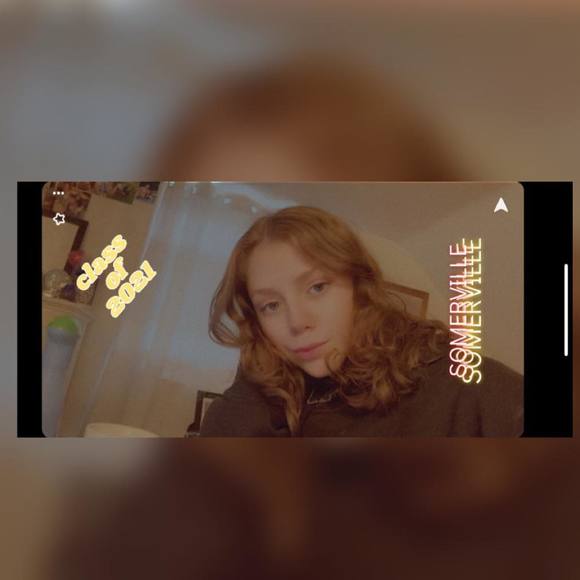 Profile Picture of Melissa Ribeiro (@mrib2003) on Poshmark