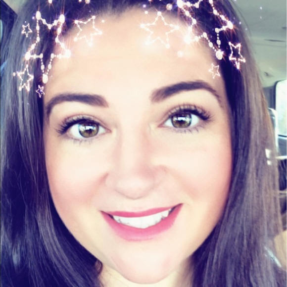 Profile Picture of Lori Holabird (@loriholabird) on Poshmark
