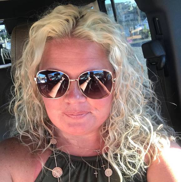 Profile Picture of Maureen Brannick (@maurlynn31) on Poshmark