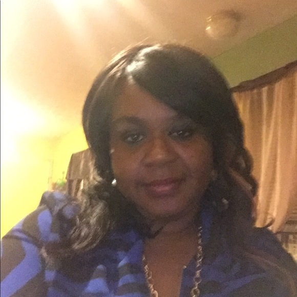 Profile Picture of Sharon Hunter (@sustahgirl) on Poshmark