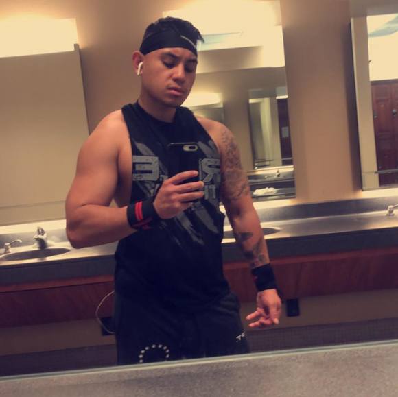 Profile Picture of Andrew Rivera (@andrewrivera76) on Poshmark