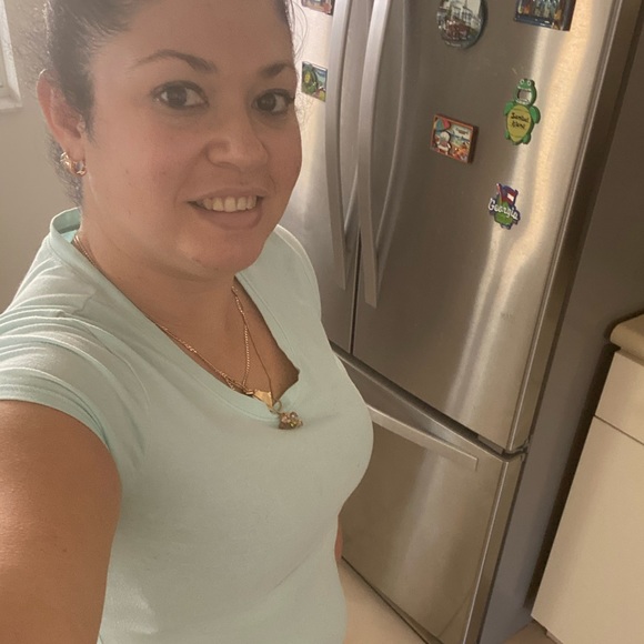 Profile Picture of Yanisleidy Guillama (@yanisleidys90) on Poshmark