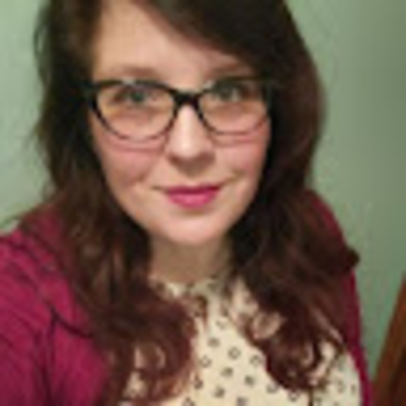 Profile Picture of Becky Hufstader (@bhufstader) on Poshmark