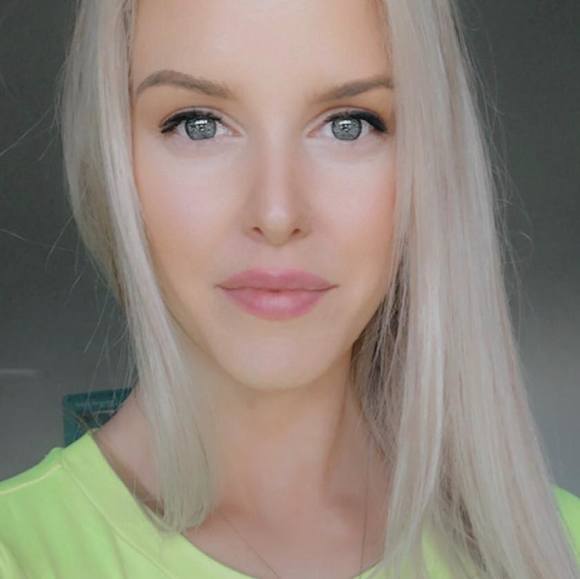 Profile Picture of Ruby Day (@ruby867) on Poshmark