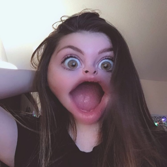 Profile Picture of Zzoe Wuerschmidt (@zeemer03) on Poshmark