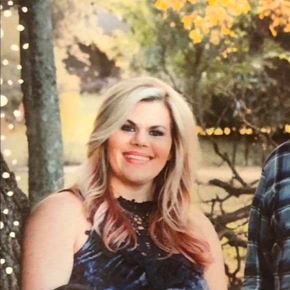 Profile Picture of Shannon Schadegg (@shannons5518) on Poshmark